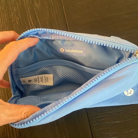 LULULEMON AERO BLUE 1L BELT BAG - Picture 7 of 12